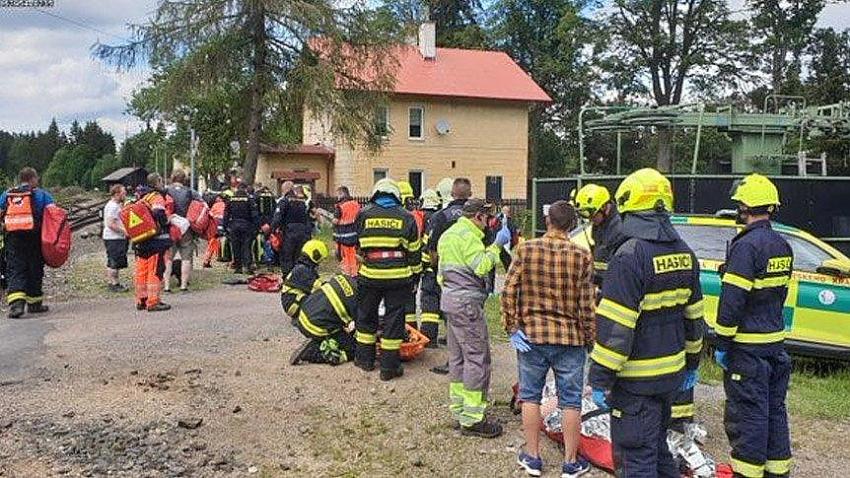 İki yolcu treni kafa kafaya çarpıştı! Ölü ve yaralılar var