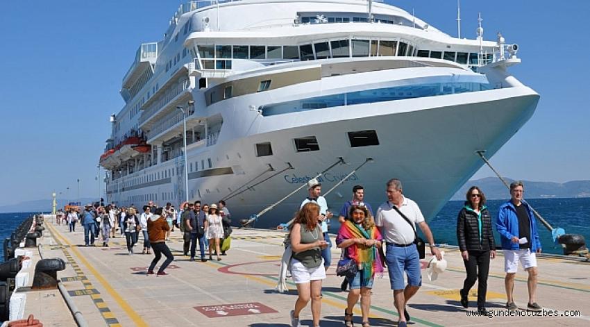 Sezonun son kruvaziyer gemisi Kuşadası'nda