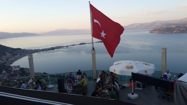 Cennetʹe pencereden bakmak gibi...