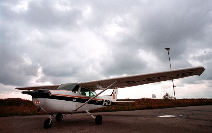 Cessna tipi uçak pistten çıkıp yayaların arasına daldı! 3 ölü