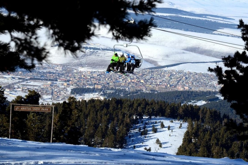 Cıbıltepe Kayak Merkeziʹnde telesiyejde 81 kişi mahsur kaldı!