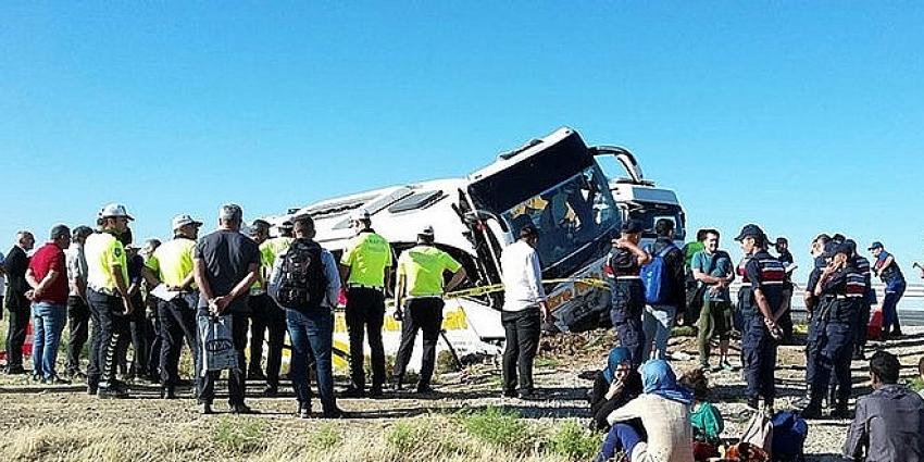 Şoför uyukladı! Aksaray'da feci kaza