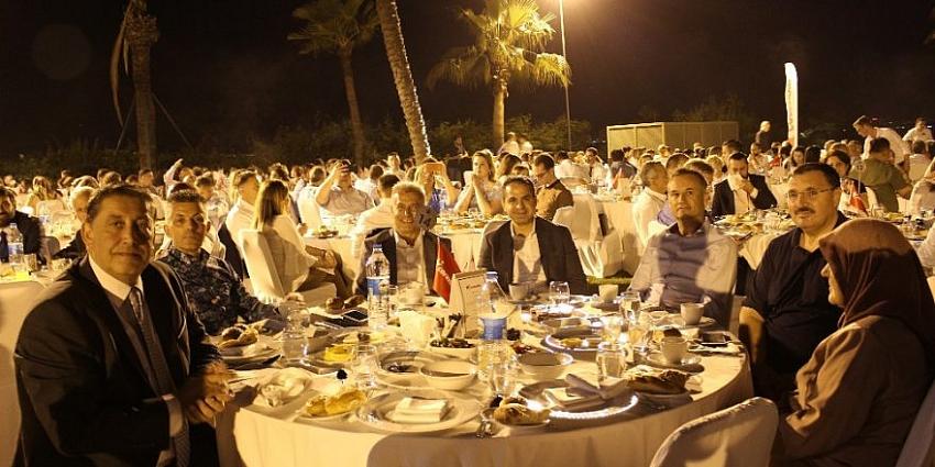 Corendon iş ortaklarıyla iftarda bir araya geldi