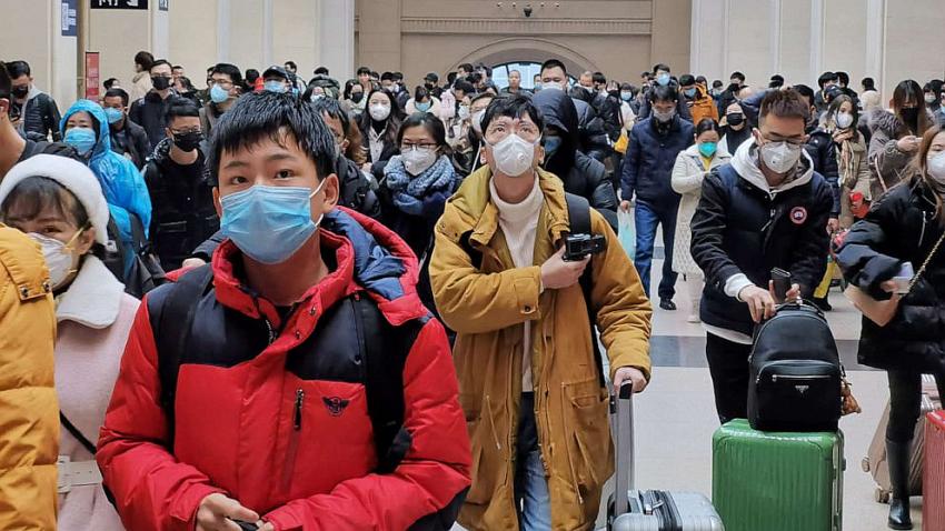 İngiliz turist virüsün merkezi Hubei’de yaşadıklarını anlattı!