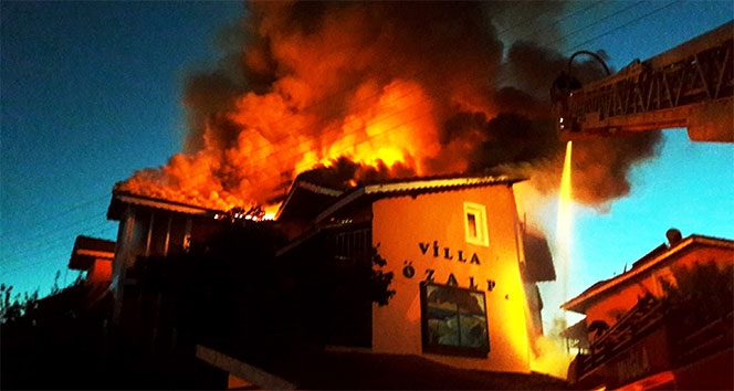 Dalyanʹda korkutan otel yangını