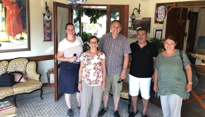 Dalyanlı turizmciler İsviçreli gazetecileri ağırladı