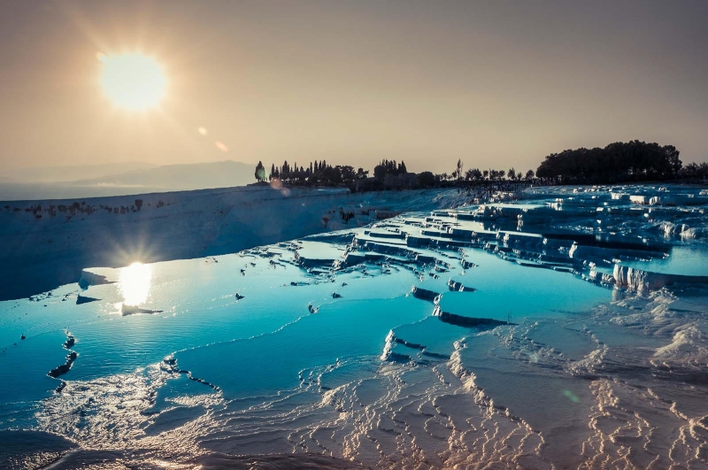 Denizliʹnin boncuktan havuzları : Pamukkale