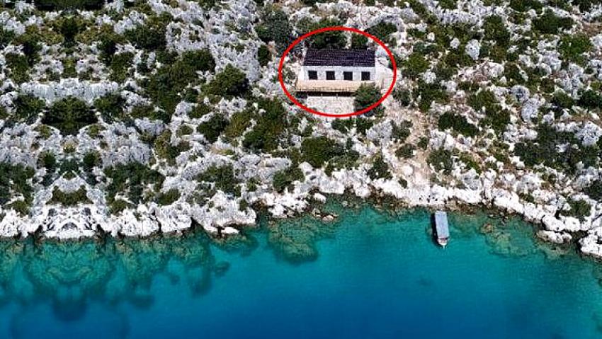 Çivi çakmak bile yasak! Doğal sit alanına villa diktiler