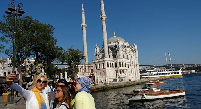 Dolar milyarderi iş adamı 3 bin 500 çalışanını ödül olarak İstanbulʹa tatile getiriyor