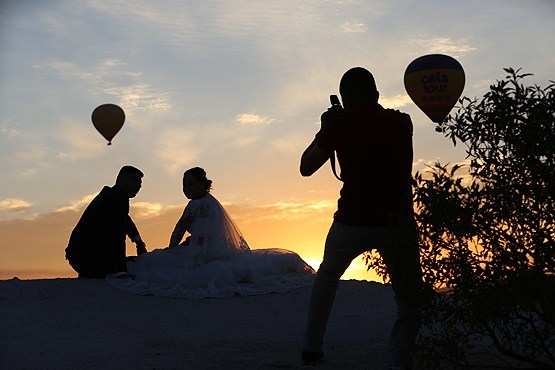 Düğün fotoğrafı için Kapadokyaʹya akın ediyorlar