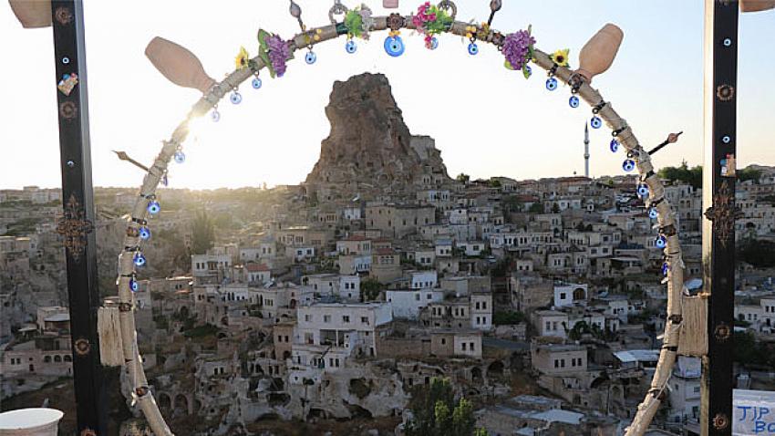 Dünyanın en büyük doğal gökdeleni! Turist akınına uğruyor