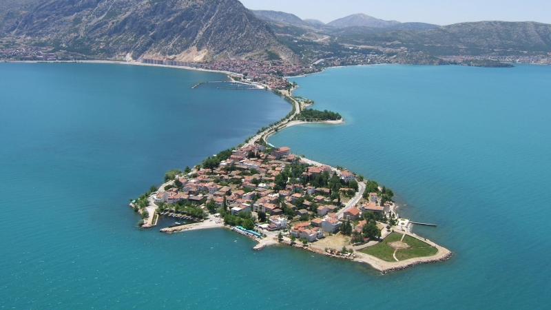 Eğirdir ʹsakinliğiyleʹ turistleri çekiyor