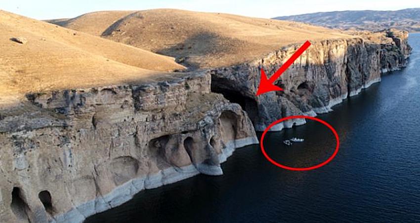 Burada ağaçlar ters büyüyor! Turizme kazandırılıyor