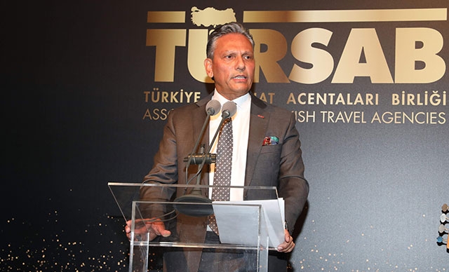 EMITTʹe katılan seyahat acentaları TÜRSAB yemeğinde biraraya geldi