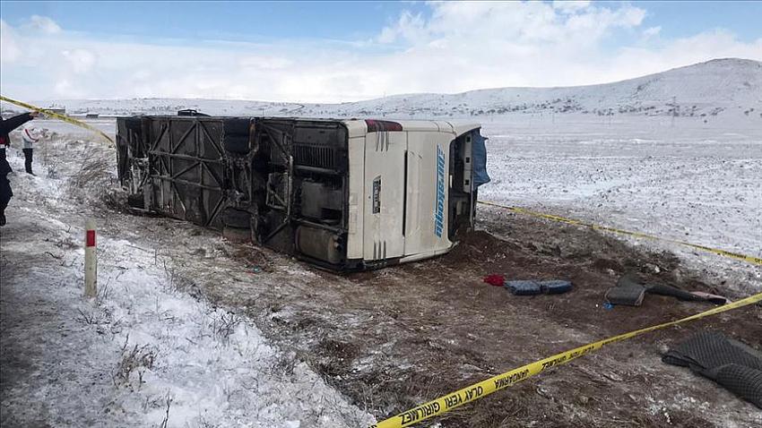 Feci kaza! Erciyes Kayak Merkezi'ne giden tur otobüsü devrildi!