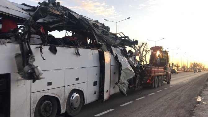 Ankaraʹdan Uludağʹa giden tur otobüsü kaza yaptı