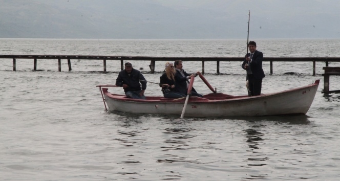 Esnaf sinek, turizmci balık avlıyor