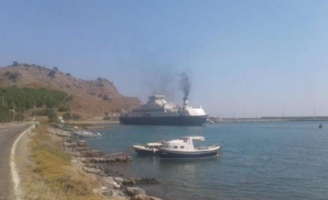 Gökçeadaʹda feribotta korku dolu anlar!
