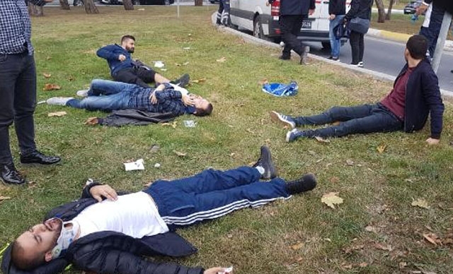 Havalimanı personelini taşıyan servis kaza yaptı