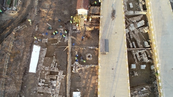 Haydarpaşa Garıʹnın altında bulunan 2 bin yıllık şehir havadan görüntülendi