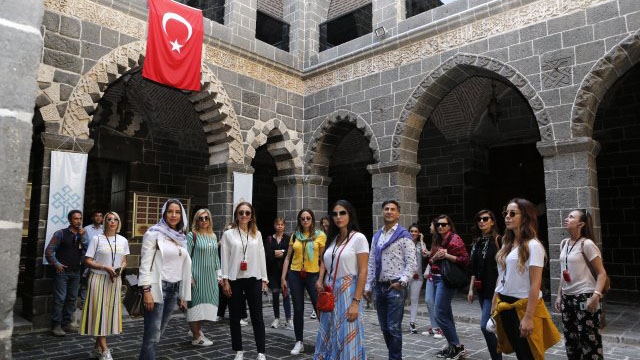Her Şehri Ünlüsüyle Geziyoruz, Diyarbakır turuyla devam etti