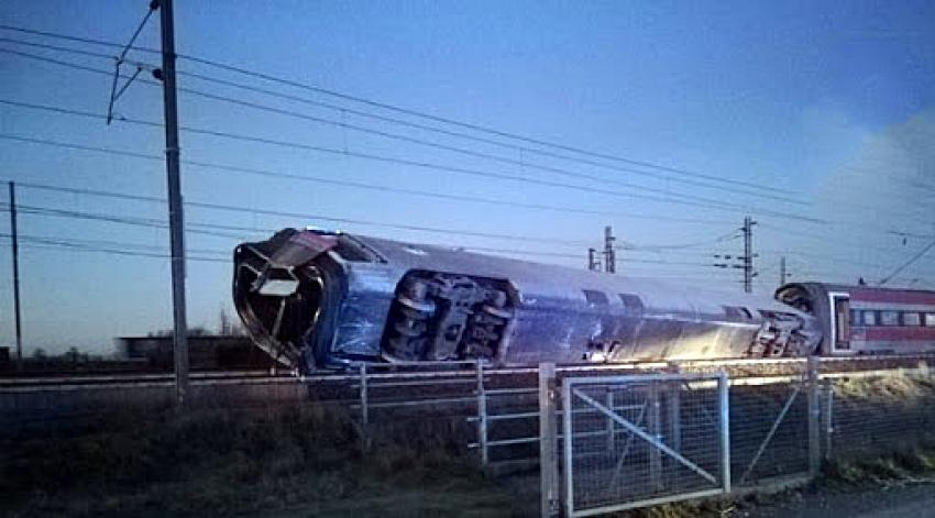 Hızlı tren raydan çıktı! 2 ölü, 30 yaralı