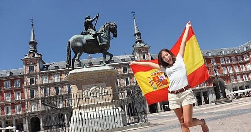 İspanya'da turist sayısı azaldı, gelir katlandı!