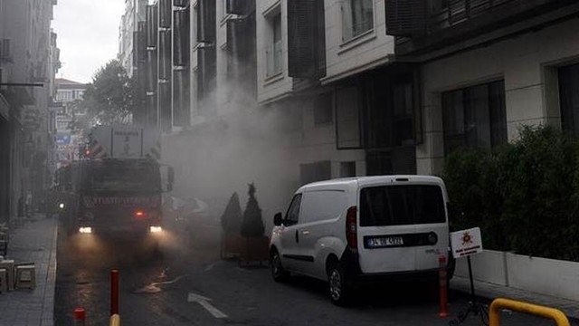 İstanbul Fatihʹte korkutan otel yangını