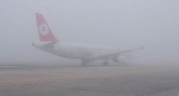 İstanbul hava ulaşımına sis engeli! Uçuşlar iptal edildi