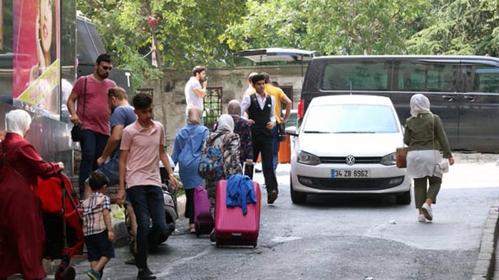 İstanbul Şişliʹdeki otelde haciz şoku! Turistler dışarı çıkarıldı