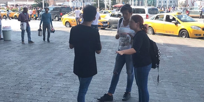 İstanbul Taksim Meydanıʹnda turistlere tuzak!