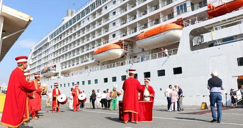 İstanbul'da 4 yıl sonra bir ilk! Mehteran takımıyla karşılandı