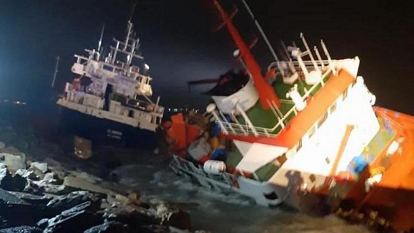İstanbul'da 2 gemi çarpıştı!