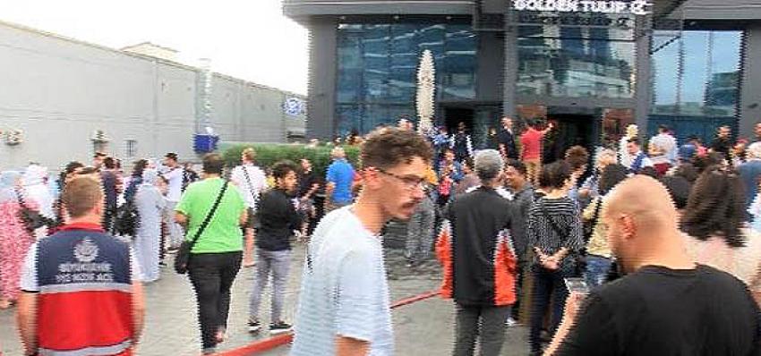 İstanbul Golden Tulip Otel'de yangın şoku! 200 turist tahliye edildi