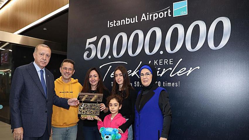 İstanbul Havalimanı'nda 50 milyonuncu yolcuya plaket