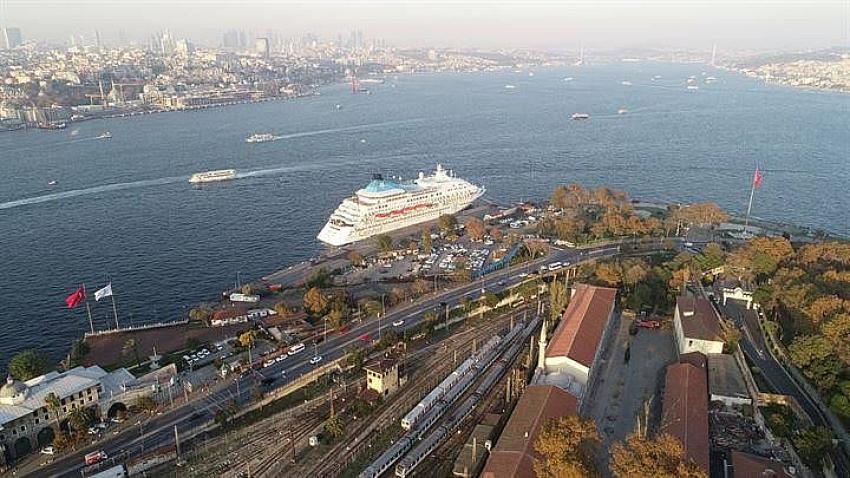 9 katlı kruvaziyer Tarihi Yarımada'ya yanaştı! İstanbul'dan 400 yolcu alacak