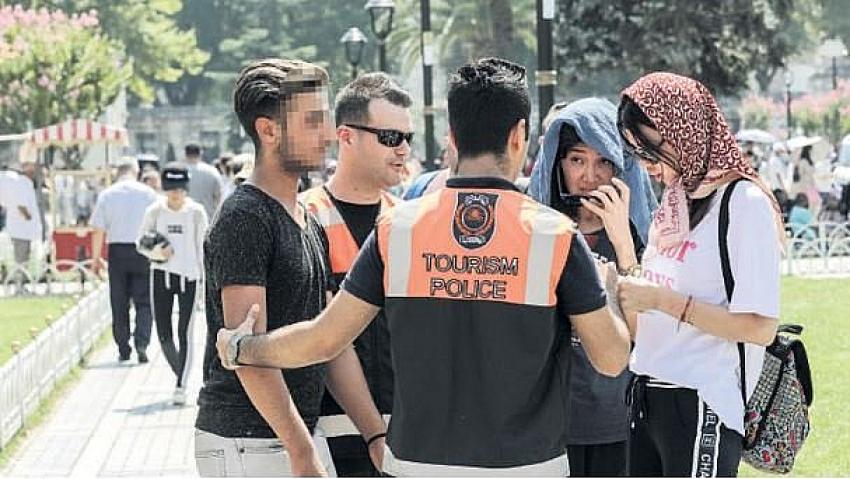 Turizm polisinden İstanbul'da hanutçu operasyonu