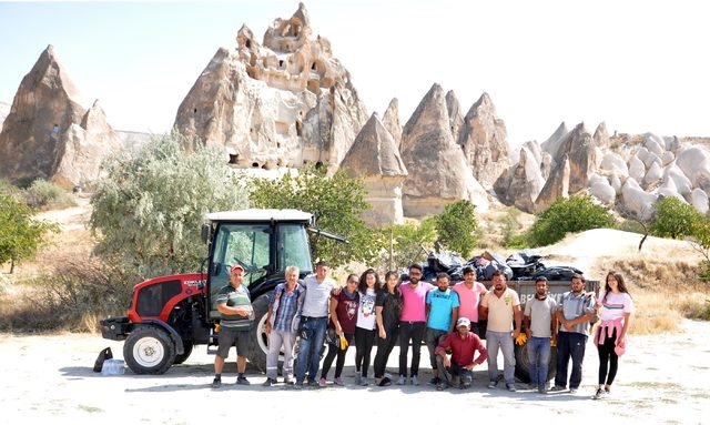 Japon turist grup başlattı! Bölge turizmcileri Göreme vadisini temizledi