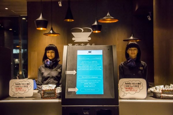 Japonyaʹda ilginç olay! Otelde çalışan robotlar işten kovuldu