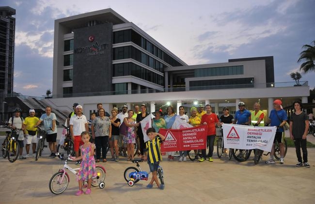 Kadınlar Çiçek Açıyor Platformuʹndan Antalya turizmine bisikletli destek