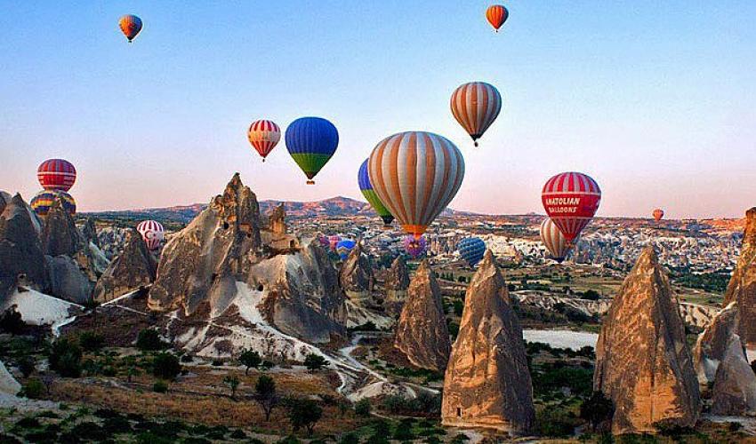 Kapadokya turizmi balonla uçmaya devam ediyor