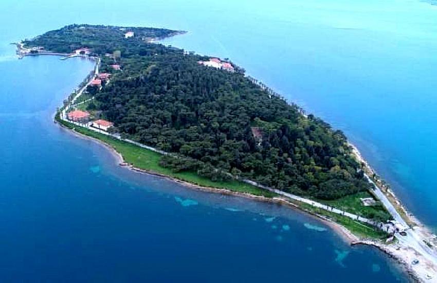 Dünyada 3 tane var! Türkiye'deki Karantina Adası'ndaki yapıların restorasyonu için ihale açıldı