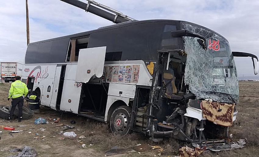 Lastikler inik, şoför uyudu! Sonuç 44 yaralı