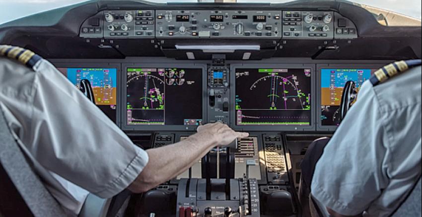 Yolcu uçağı yakıt parasını ödeyemedi! Pilot yolculardan para istedi