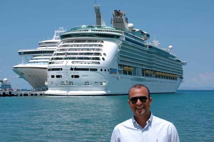 Kuşadalı genç turizmci evinde ölü bulundu
