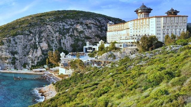 Kuşadasıʹnda icra şoku yaşanan otelde hayat normale döndü