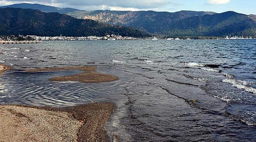 Marmaris'te deniz suyu çekildi, adacıklar oluştu! Tatilciler ve bölge halkı endişeli