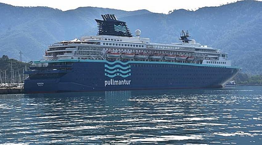 Bin 540 yolcusuyla Marmaris Limanı'na yanaştı
