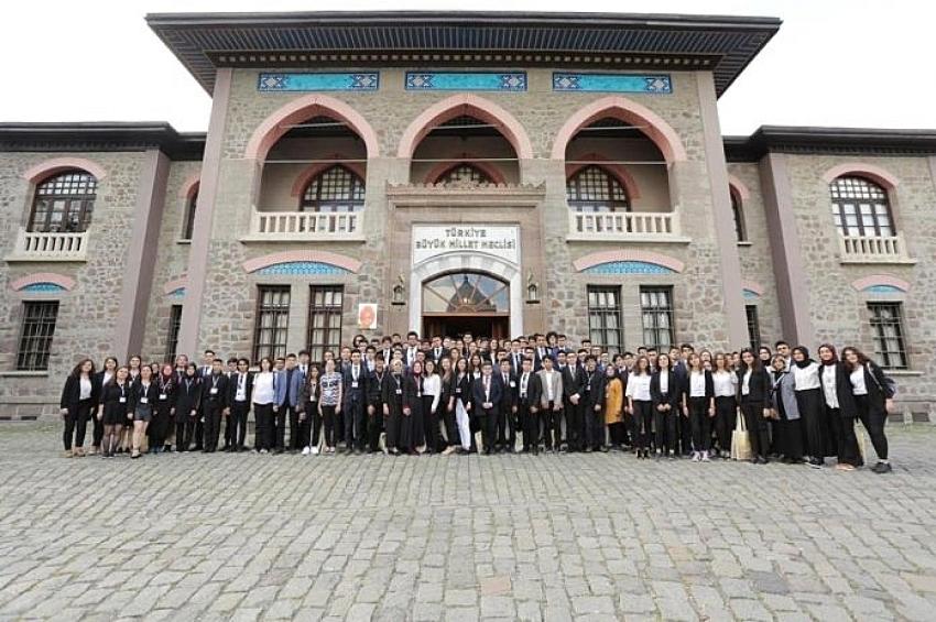 Milli Mücadele'nin 100. yıldönümünde 100 liseli genç 1. Meclis'te buluştu