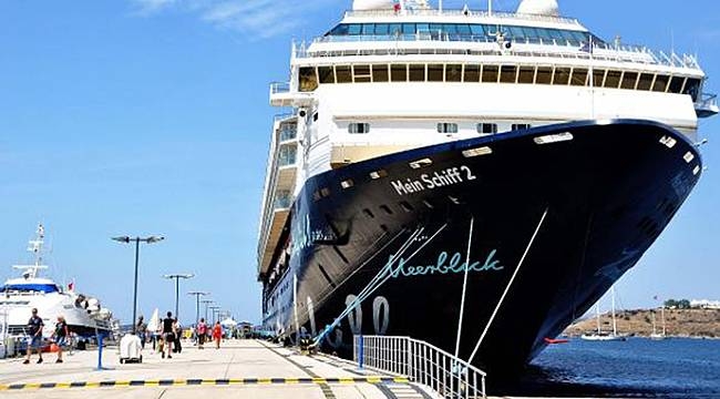 Mein Schiff 2 yolcu gemisi ile Bodrumʹa 2 bin 77 Alman turist geldi